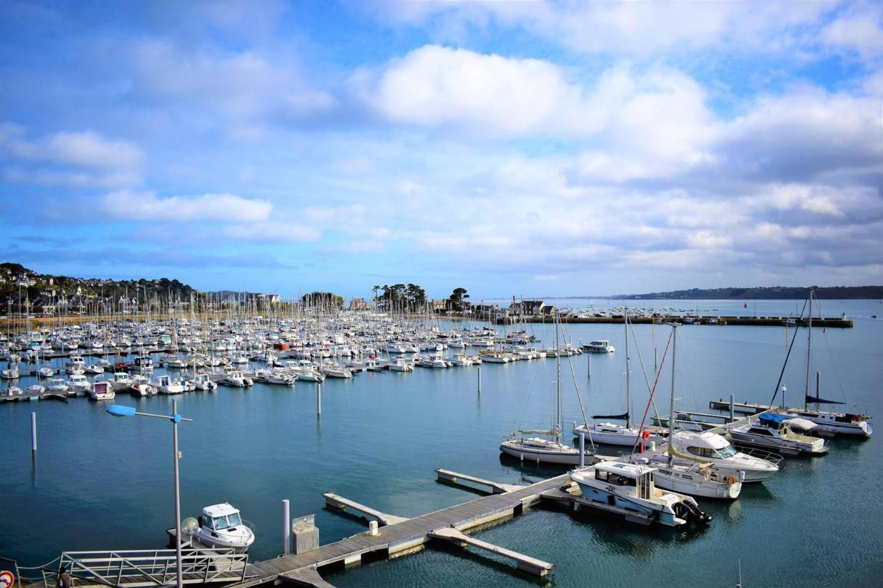 Appartement 2 Chambres Avec Superbe Vue Mer Sur La Plage De Trestrignel A Perros-Guirec - Ref 834 Exterior photo