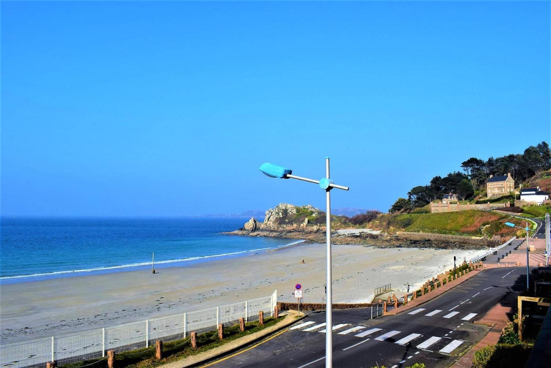 Appartement 2 Chambres Avec Superbe Vue Mer Sur La Plage De Trestrignel A Perros-Guirec - Ref 834 Exterior photo